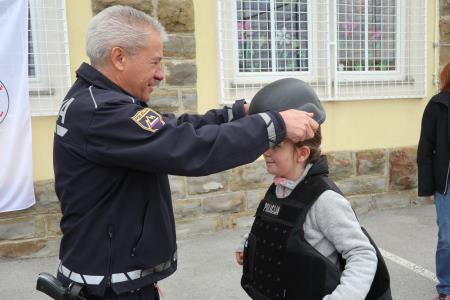 Rada bi bila policistka